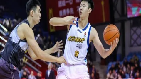 图拉姆半场妙传维阿射门，尤文险些绝杀却遭神扑未果